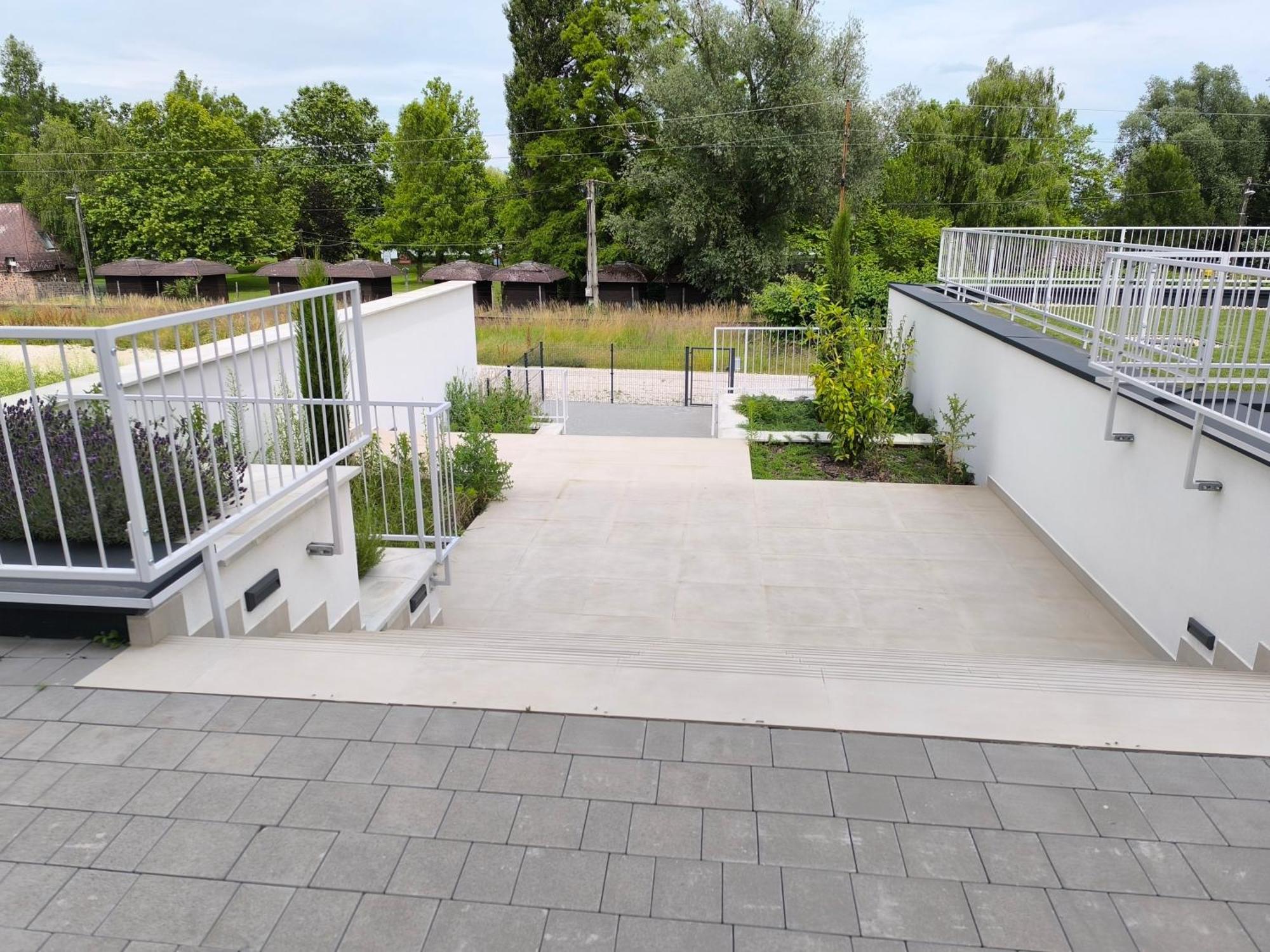 Helikon Terrace Susanne Apartment ケストヘイ エクステリア 写真